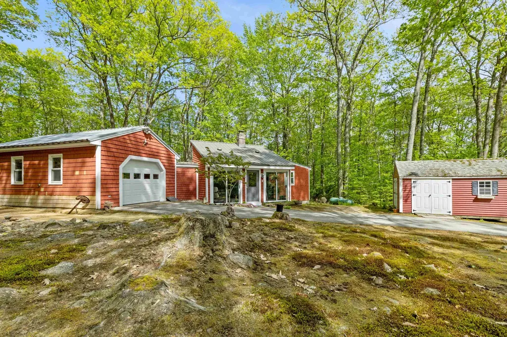 9 Red Oak Road Barnstead NH 03218