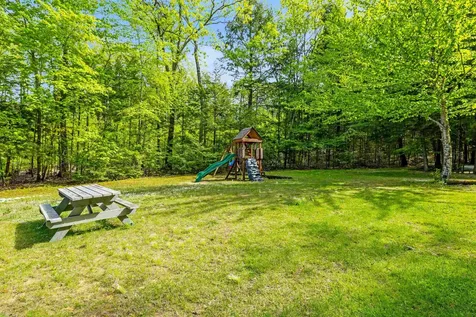 9 Red Oak Road Barnstead NH 03218