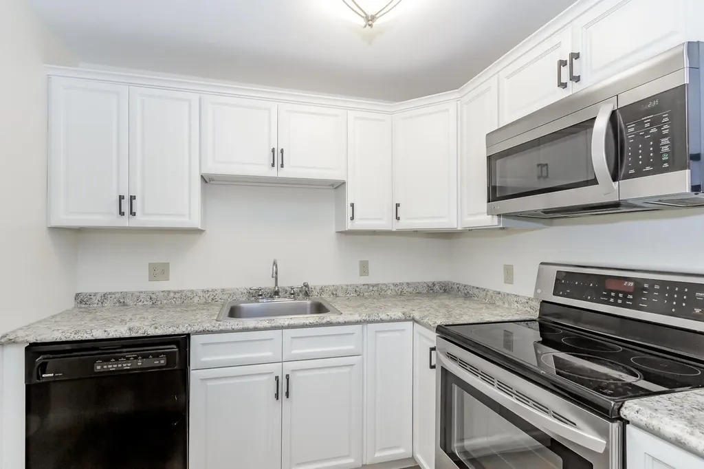 3 Timberwood Drive Goffstown NH 03045