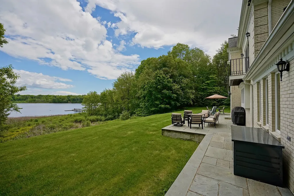 4 Cullen Bay Road Dover NH 03820