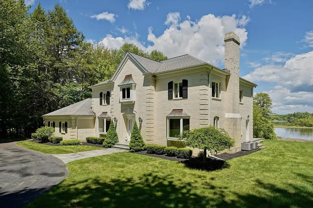4 Cullen Bay Road Dover NH 03820