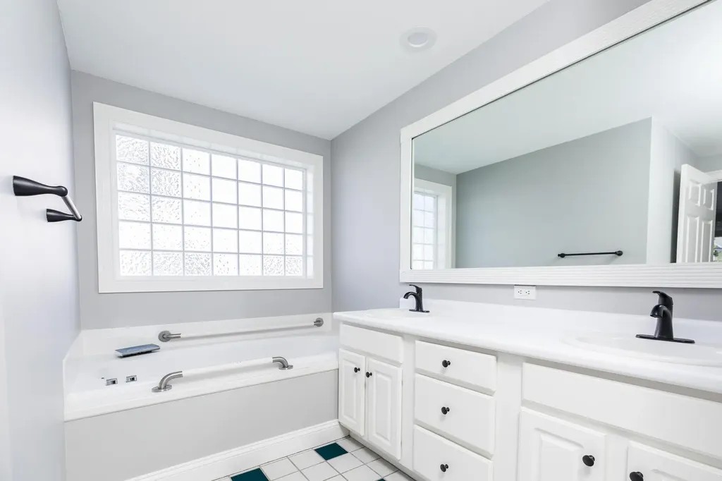 38 Hampton Meadow Hampton NH 03842