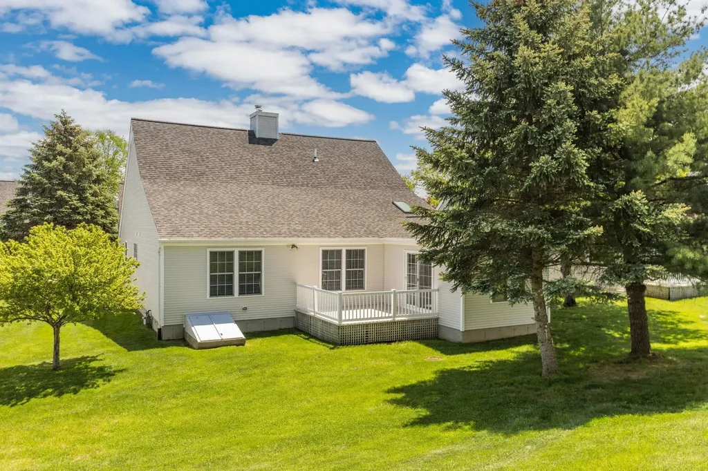 38 Hampton Meadow Hampton NH 03842