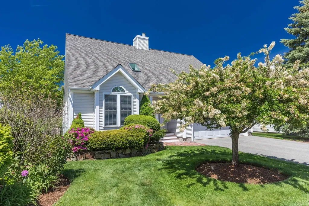 38 Hampton Meadow Hampton NH 03842