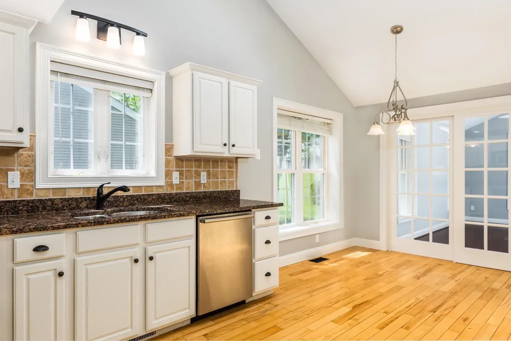 38 Hampton Meadow Hampton NH 03842