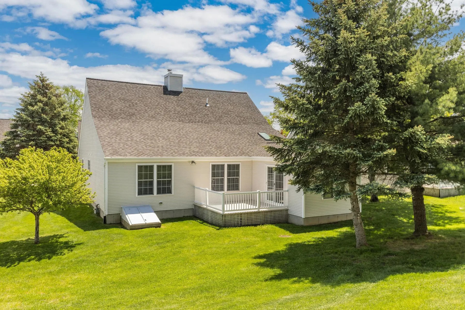 38 Hampton Meadow Hampton NH 03842