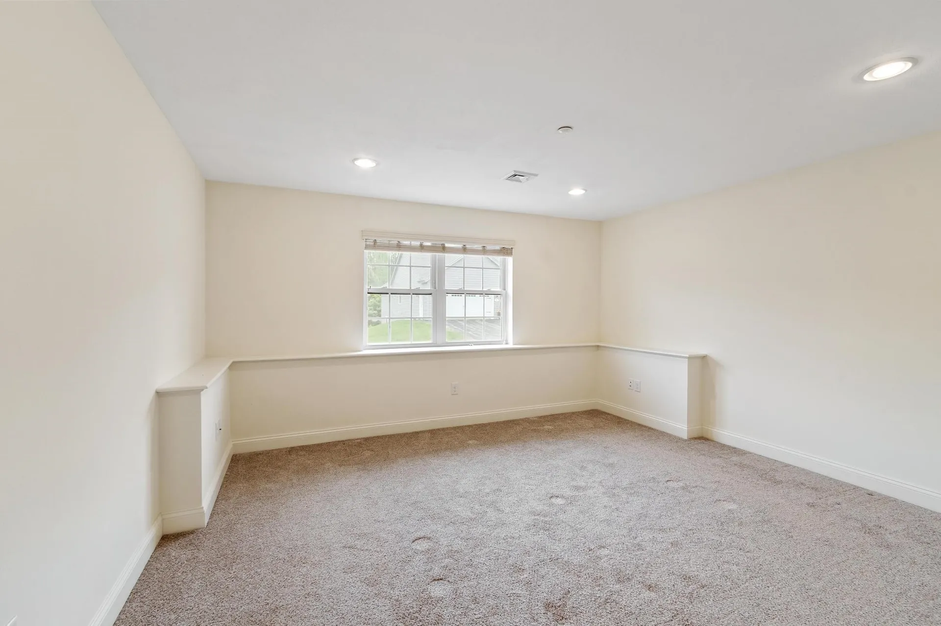 4 Guernsey Drive Atkinson NH 03811
