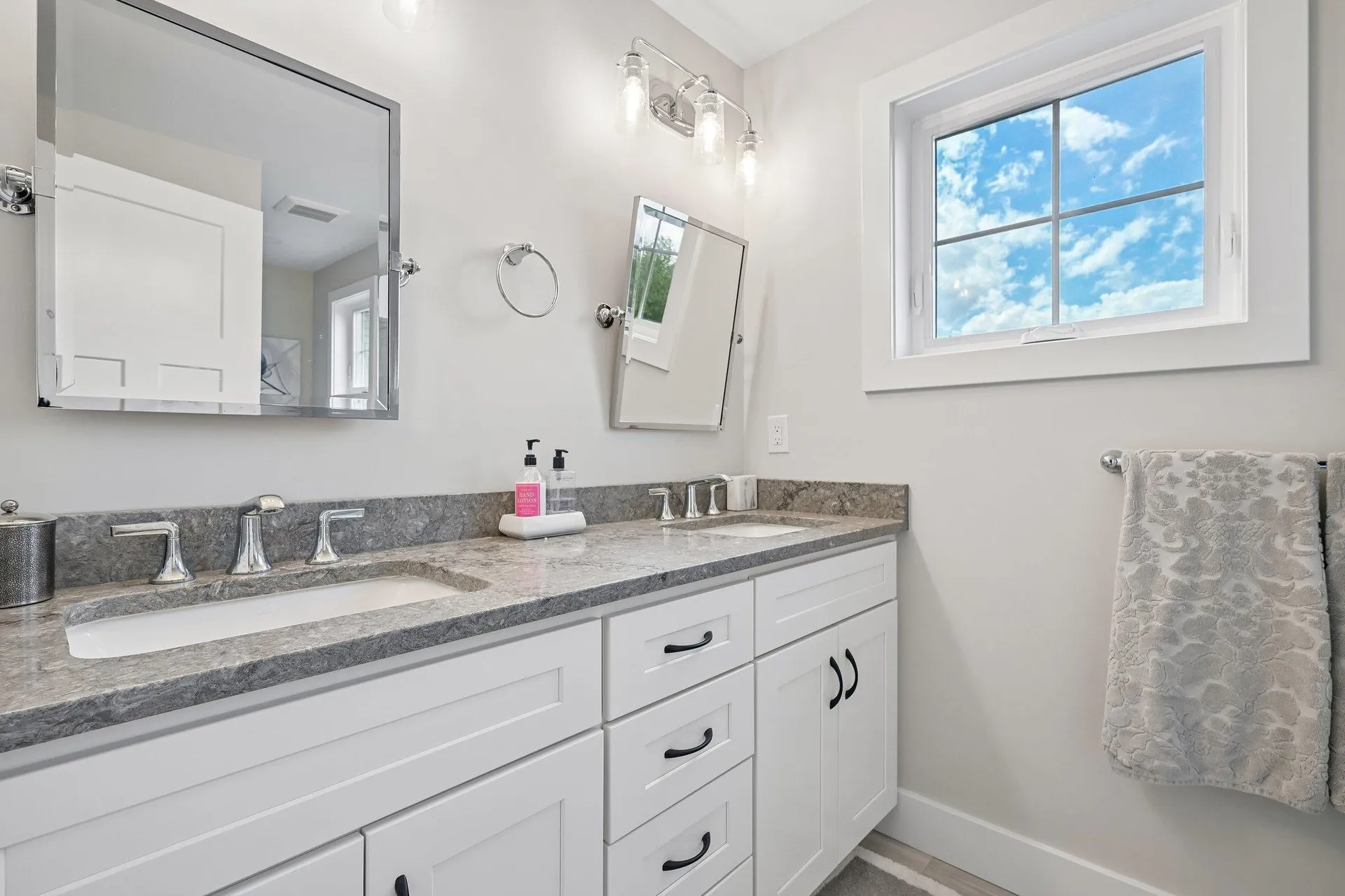 109 Harvard Avenue Auburn NH 03032