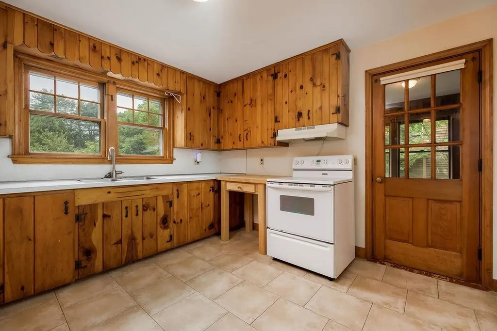 6 Sycamore Street Brattleboro VT 05301