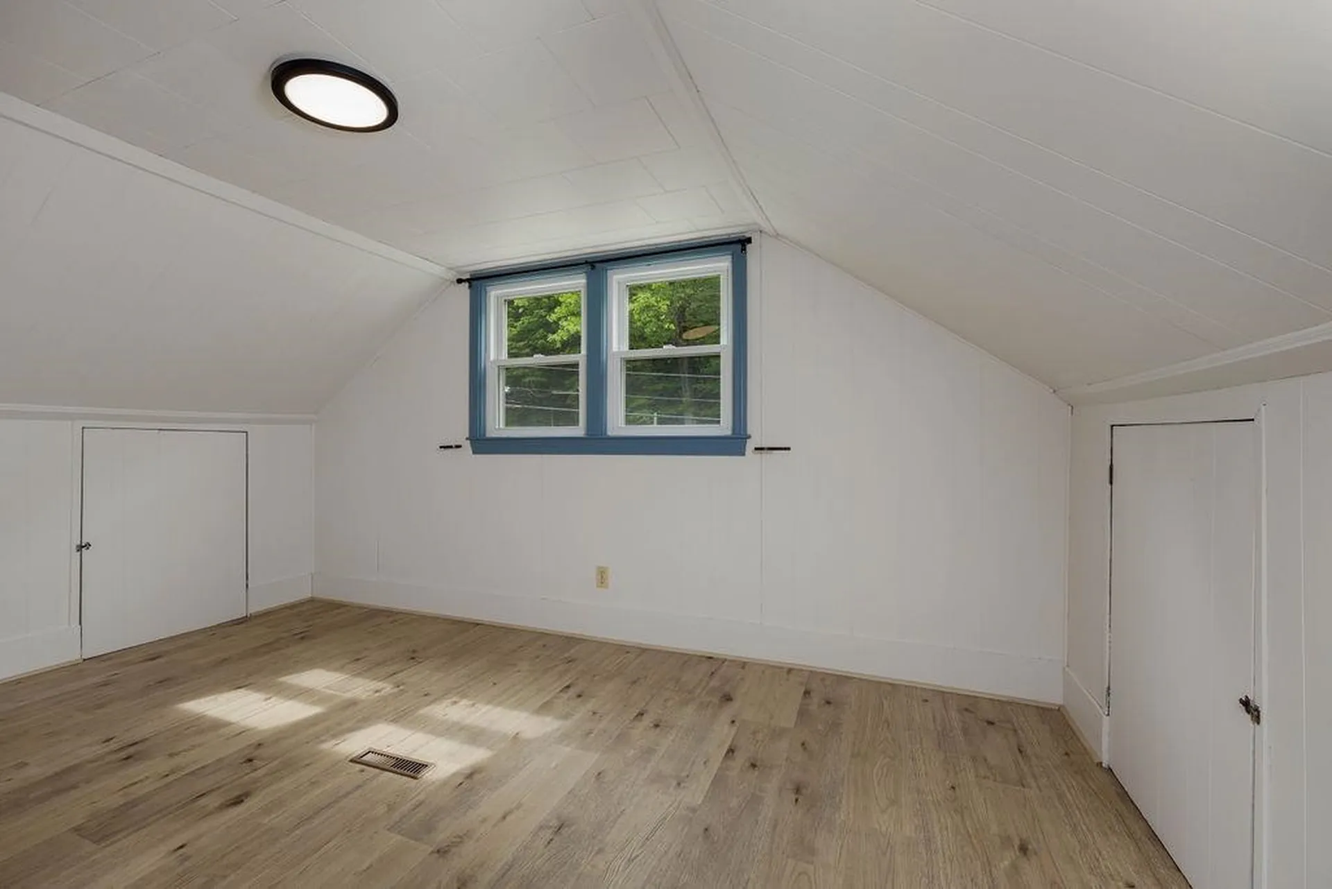 6 Sycamore Street Brattleboro VT 05301
