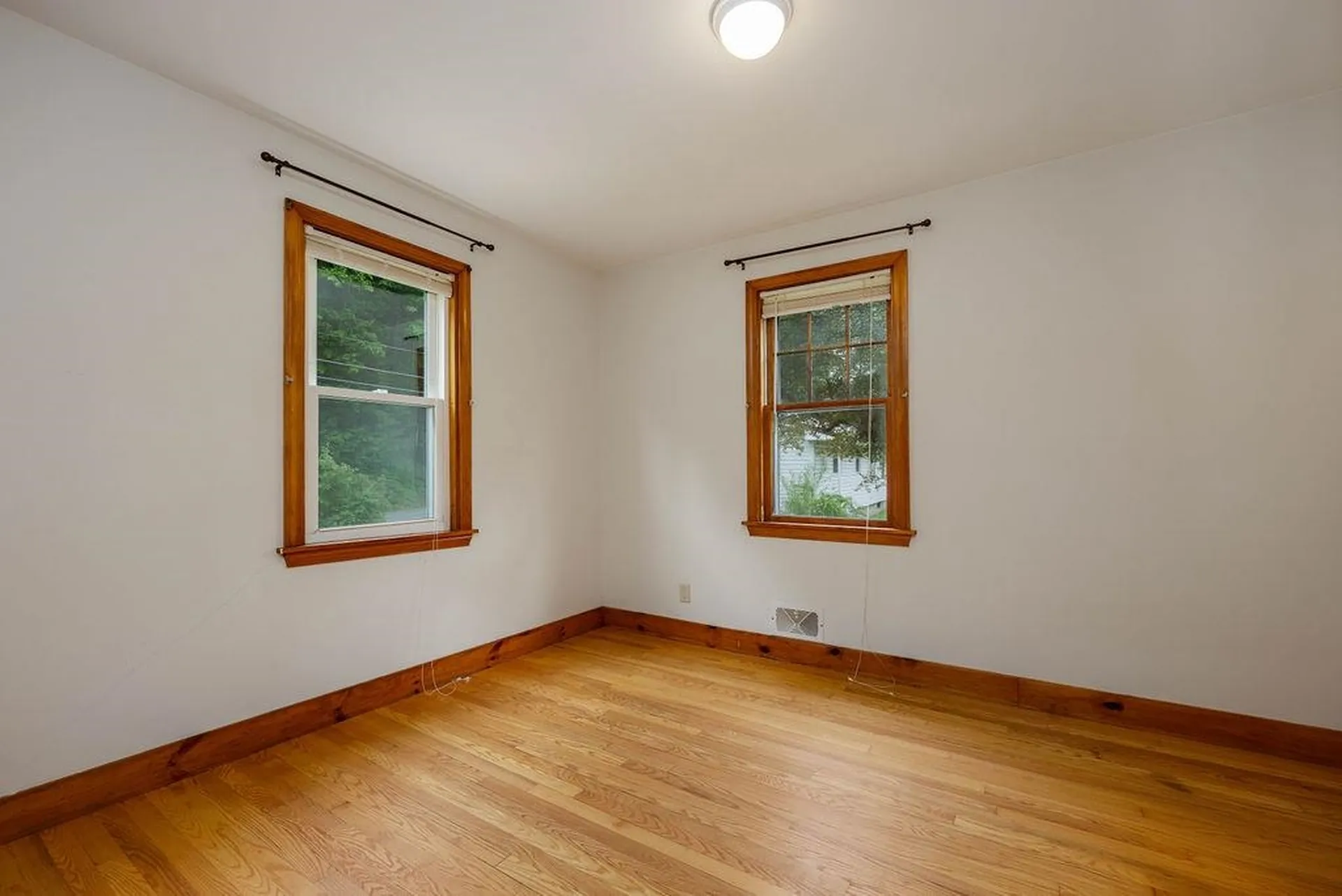 6 Sycamore Street Brattleboro VT 05301