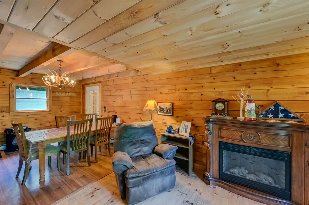 18 Chamberlin Hill Richmond VT 05477