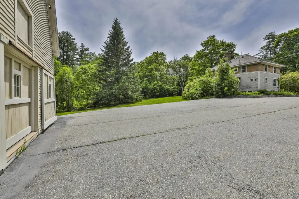 108 Ponemah Road Amherst NH 03031