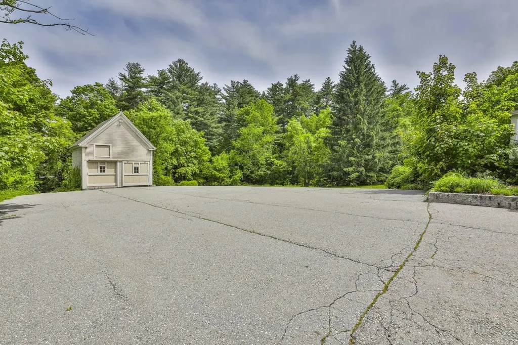 108 Ponemah Road Amherst NH 03031