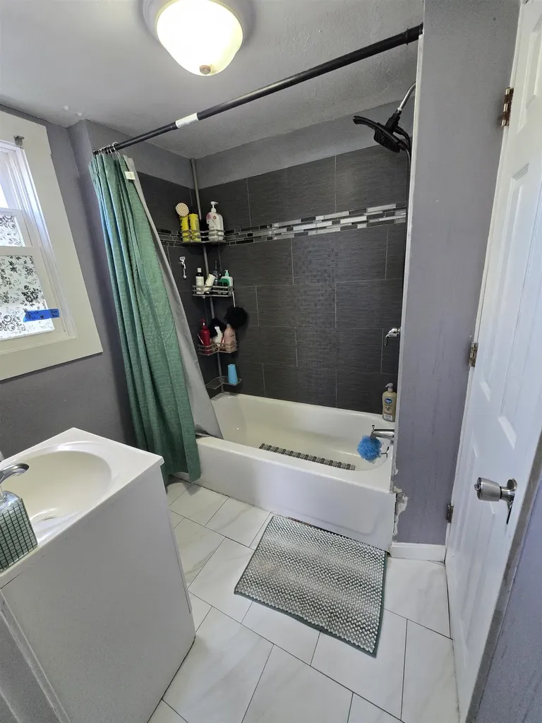 28-28A Ash Street Nashua NH 03060