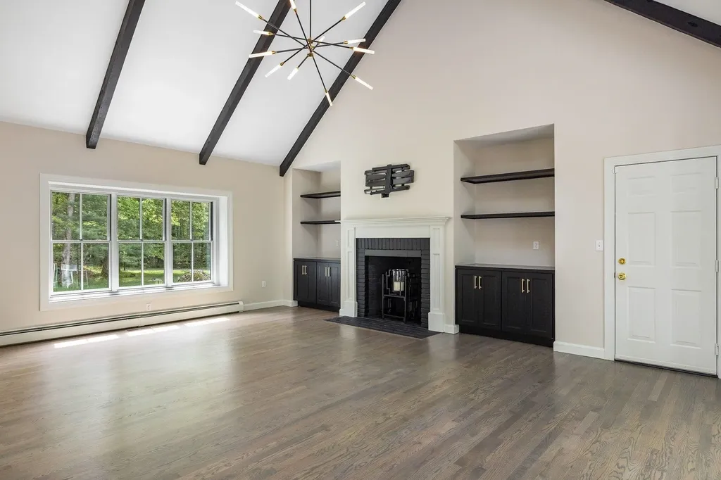 13 Rockrimmon Road North Hampton NH 03862