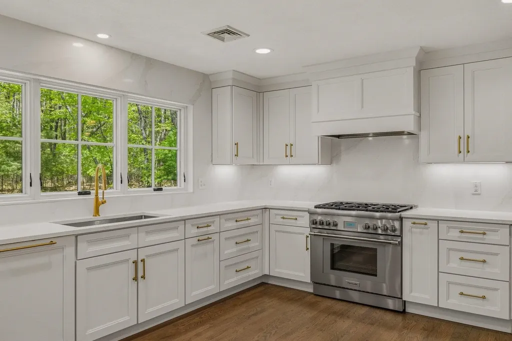 13 Rockrimmon Road North Hampton NH 03862