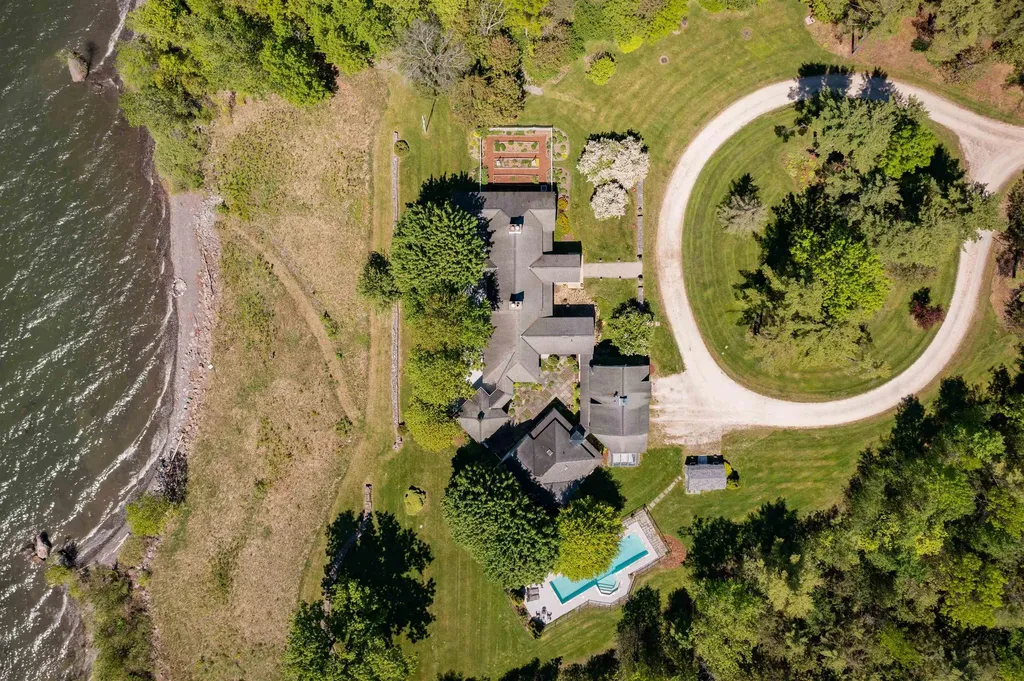 1462 Lake Road Panton VT 05482
