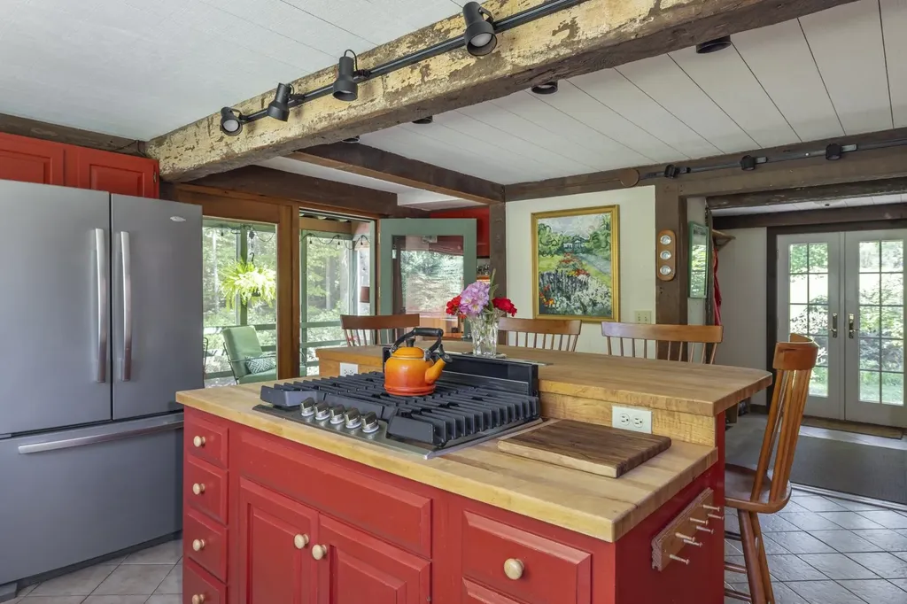 1526 South Road Hopkinton NH 03229
