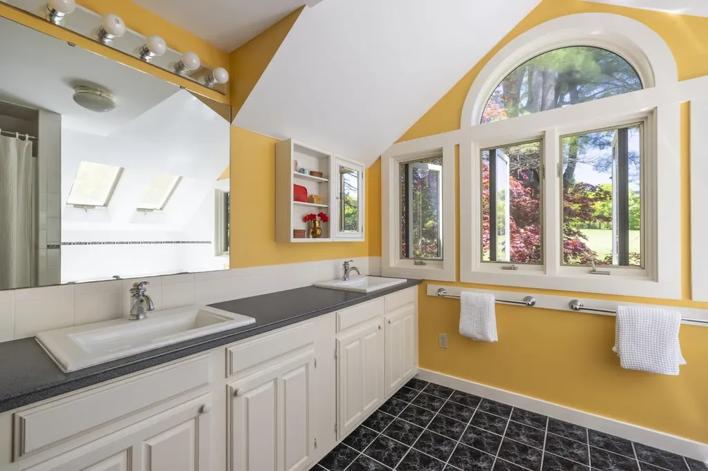 1526 South Road Hopkinton NH 03229