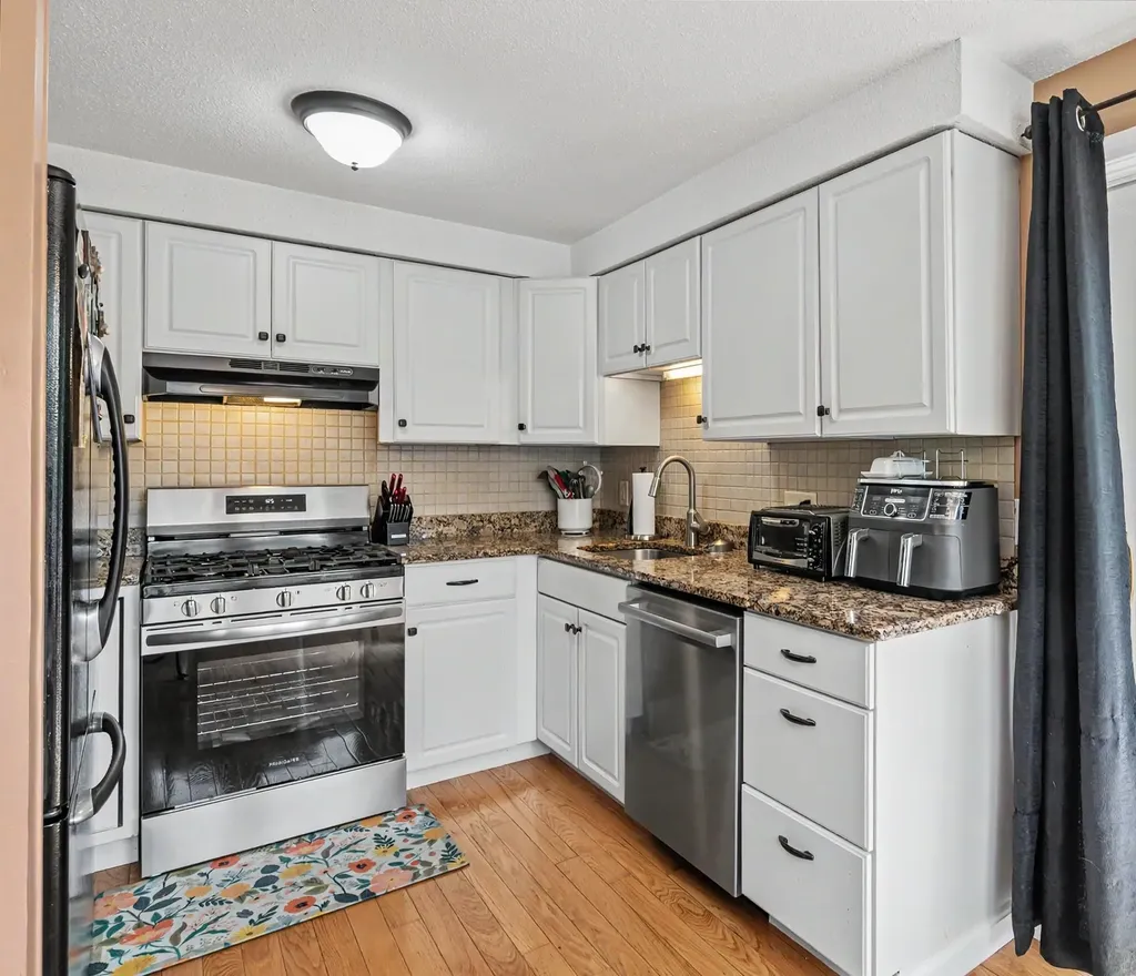 6 Killian Drive Nashua NH 03062-3717
