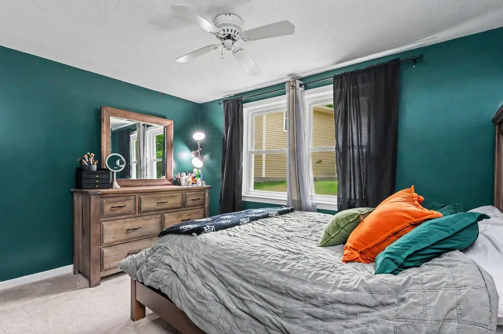 6 Killian Drive Nashua NH 03062-3717