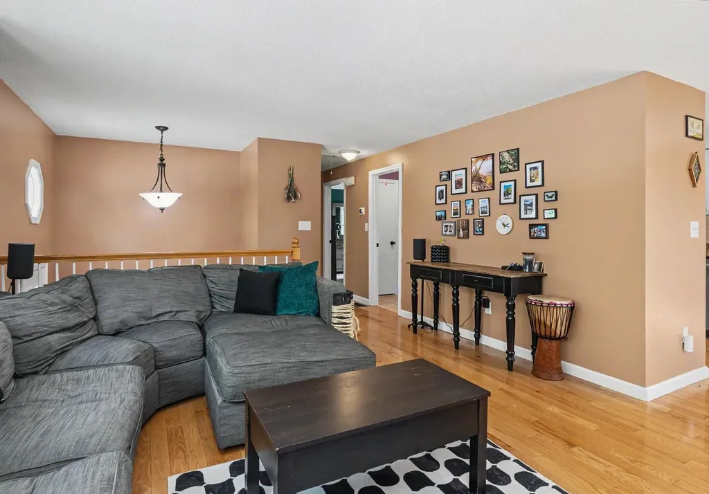 6 Killian Drive Nashua NH 03062-3717