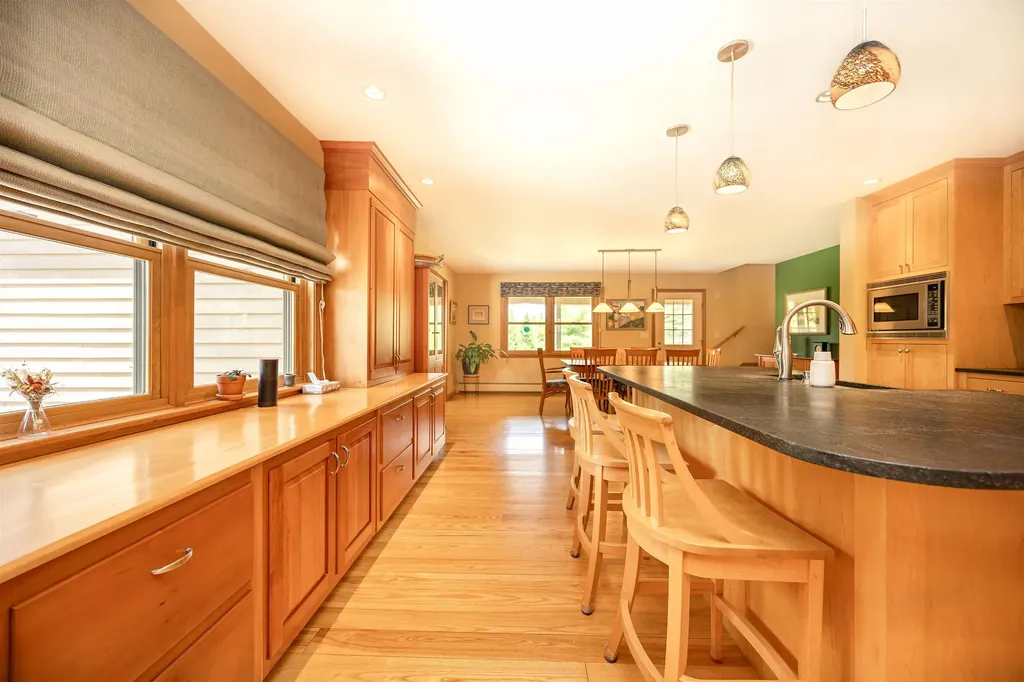 80 Mckinley Drive Barnet VT 05821