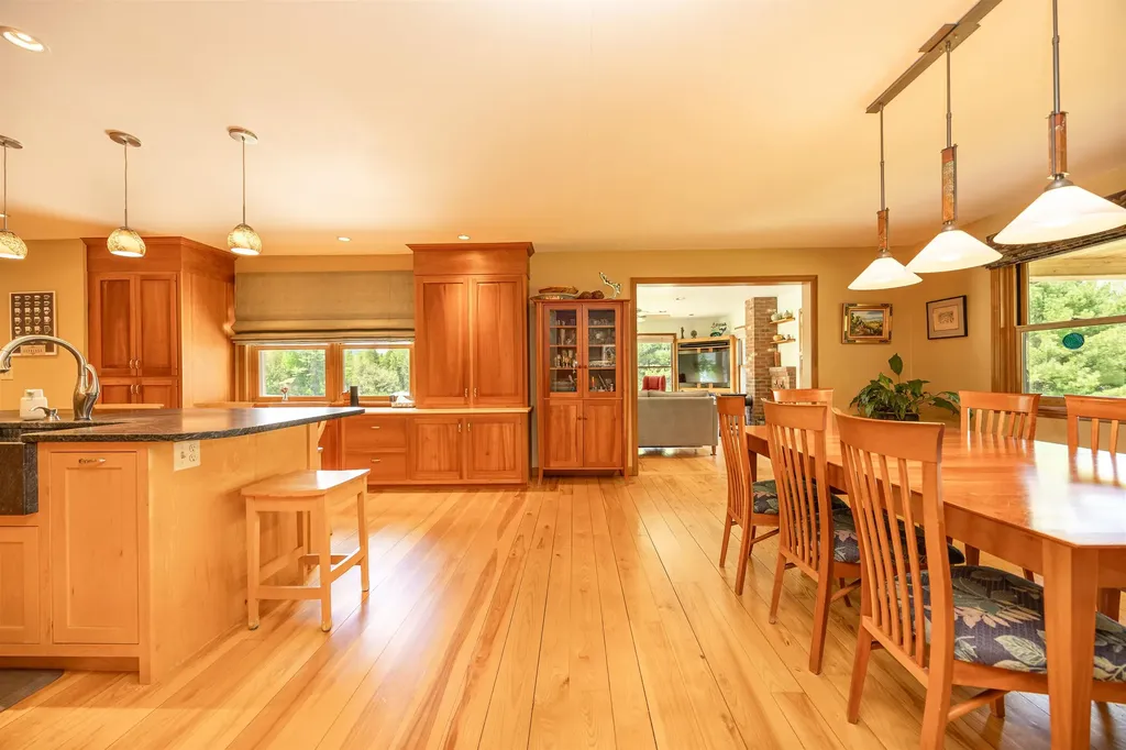 80 Mckinley Drive Barnet VT 05821