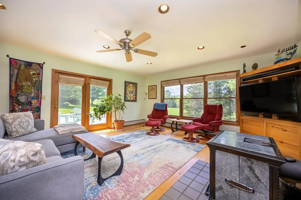 80 Mckinley Drive Barnet VT 05821