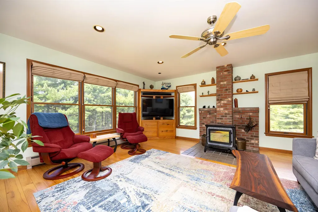 80 Mckinley Drive Barnet VT 05821