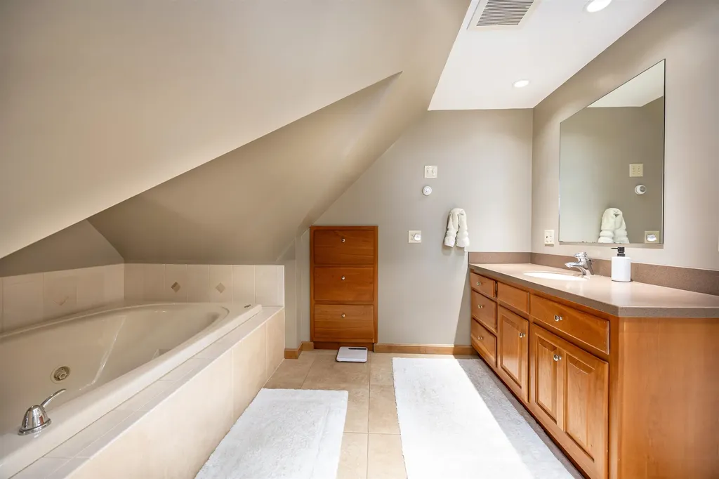 80 Mckinley Drive Barnet VT 05821