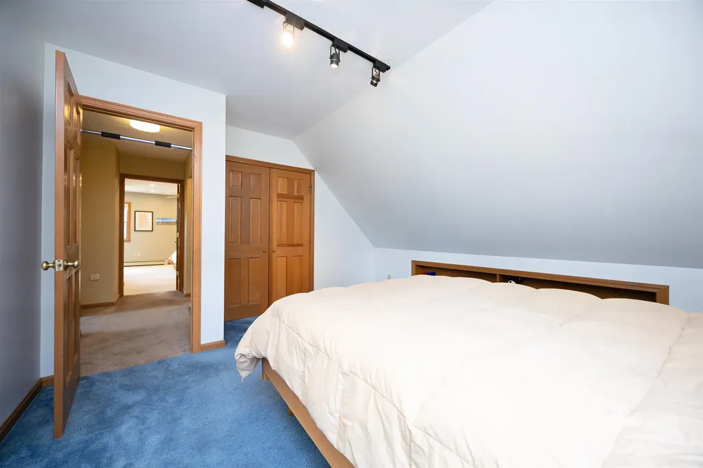 80 Mckinley Drive Barnet VT 05821