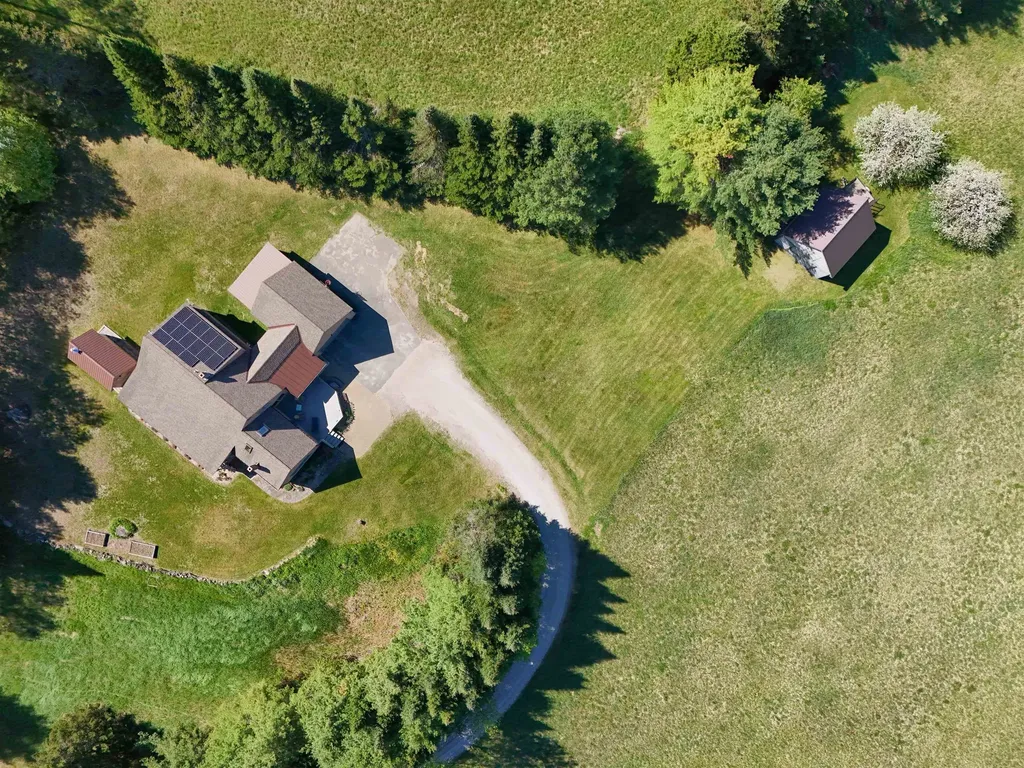 80 Mckinley Drive Barnet VT 05821