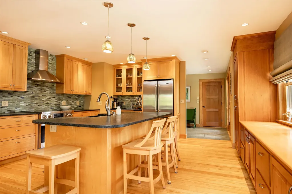 80 Mckinley Drive Barnet VT 05821