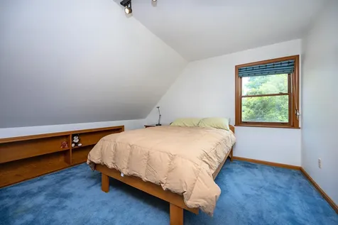 80 Mckinley Drive Barnet VT 05821