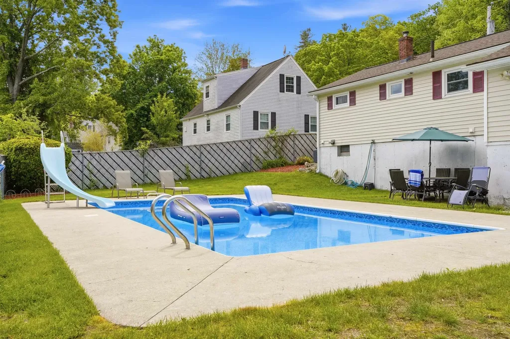 10 Timberline Drive Nashua NH 03062