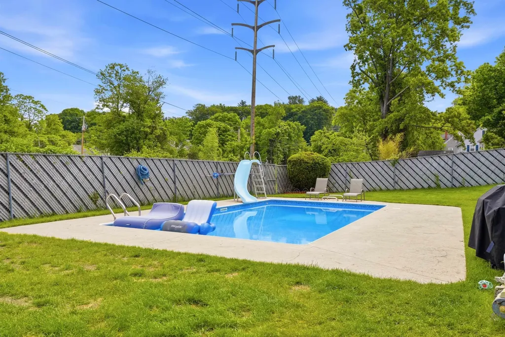 10 Timberline Drive Nashua NH 03062