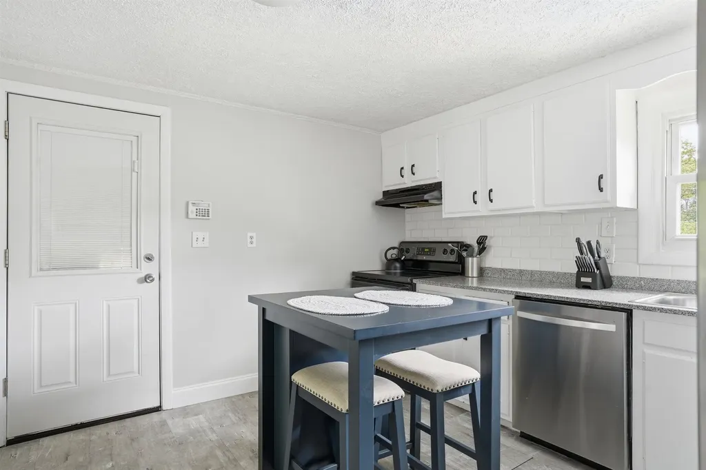 10 Timberline Drive Nashua NH 03062