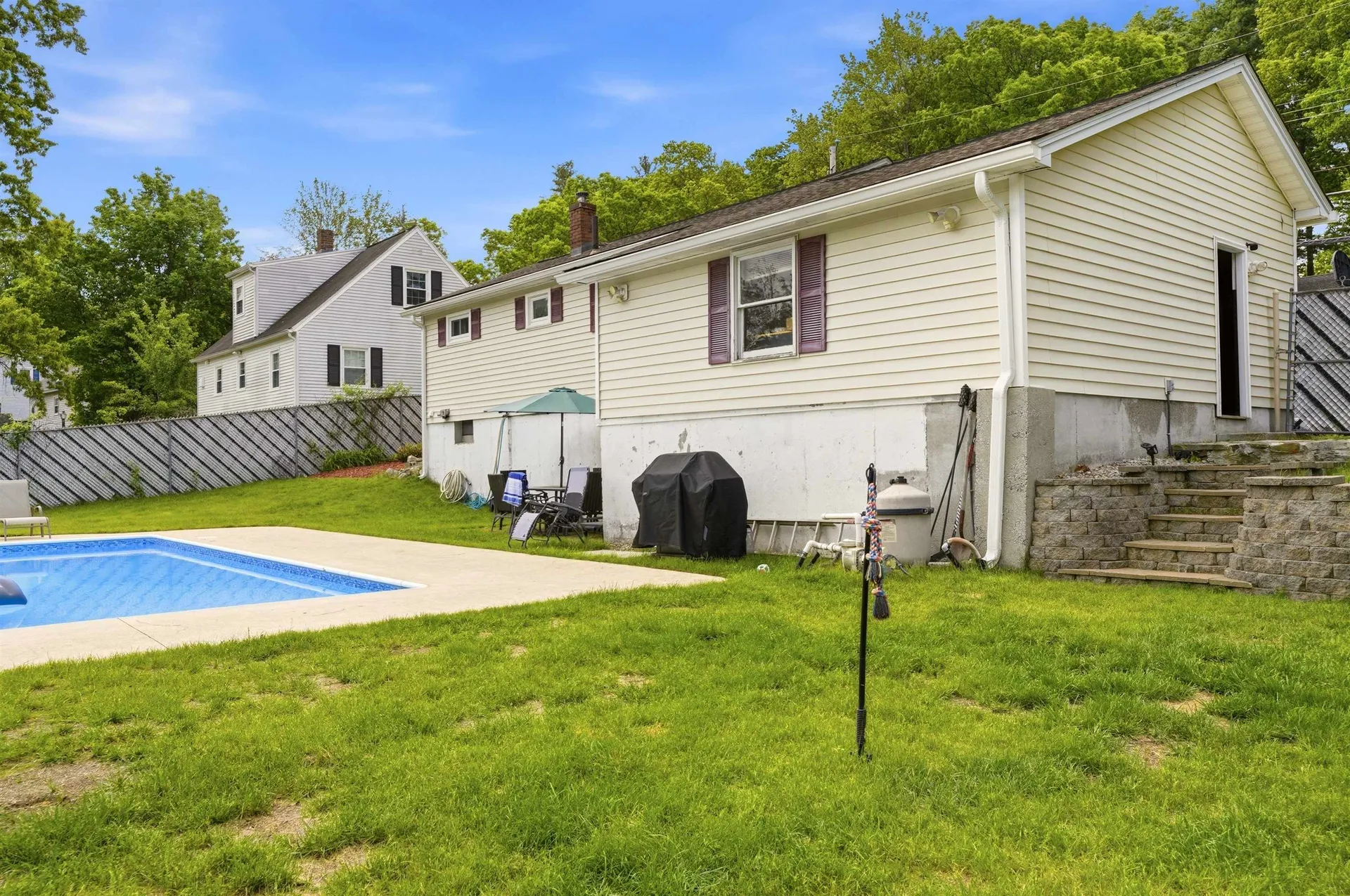 10 Timberline Drive Nashua NH 03062