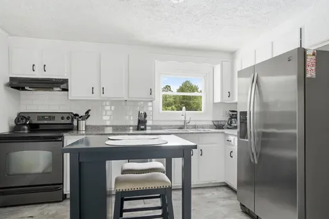 10 Timberline Drive Nashua NH 03062