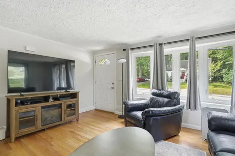 10 Timberline Drive Nashua NH 03062