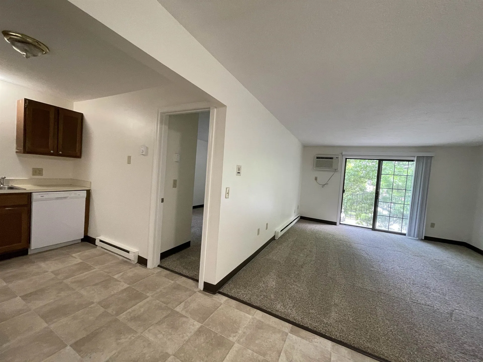 11 Railroad Avenue Derry NH 03038