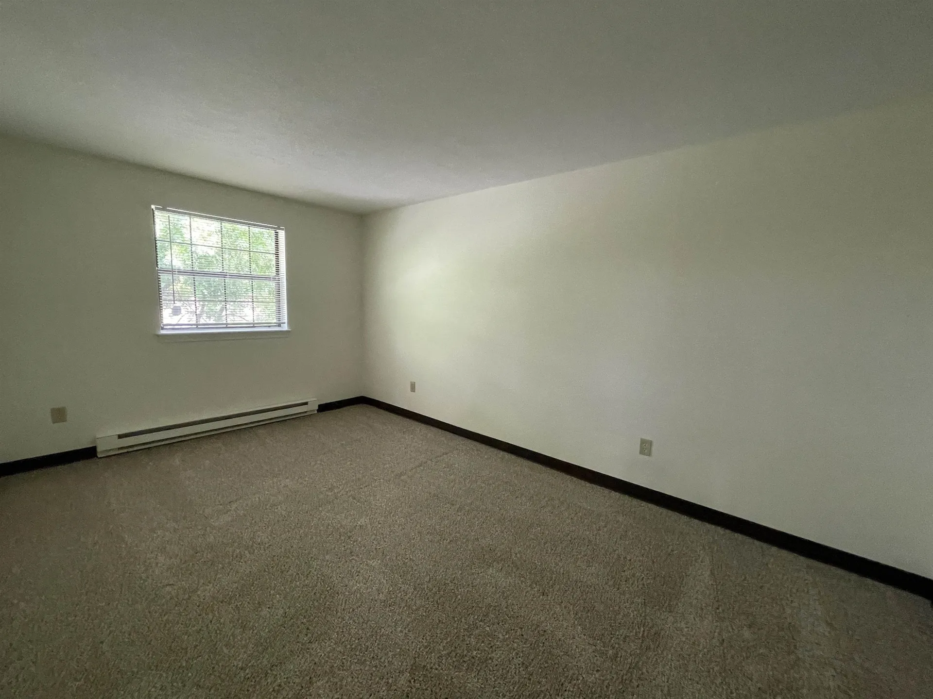 11 Railroad Avenue Derry NH 03038