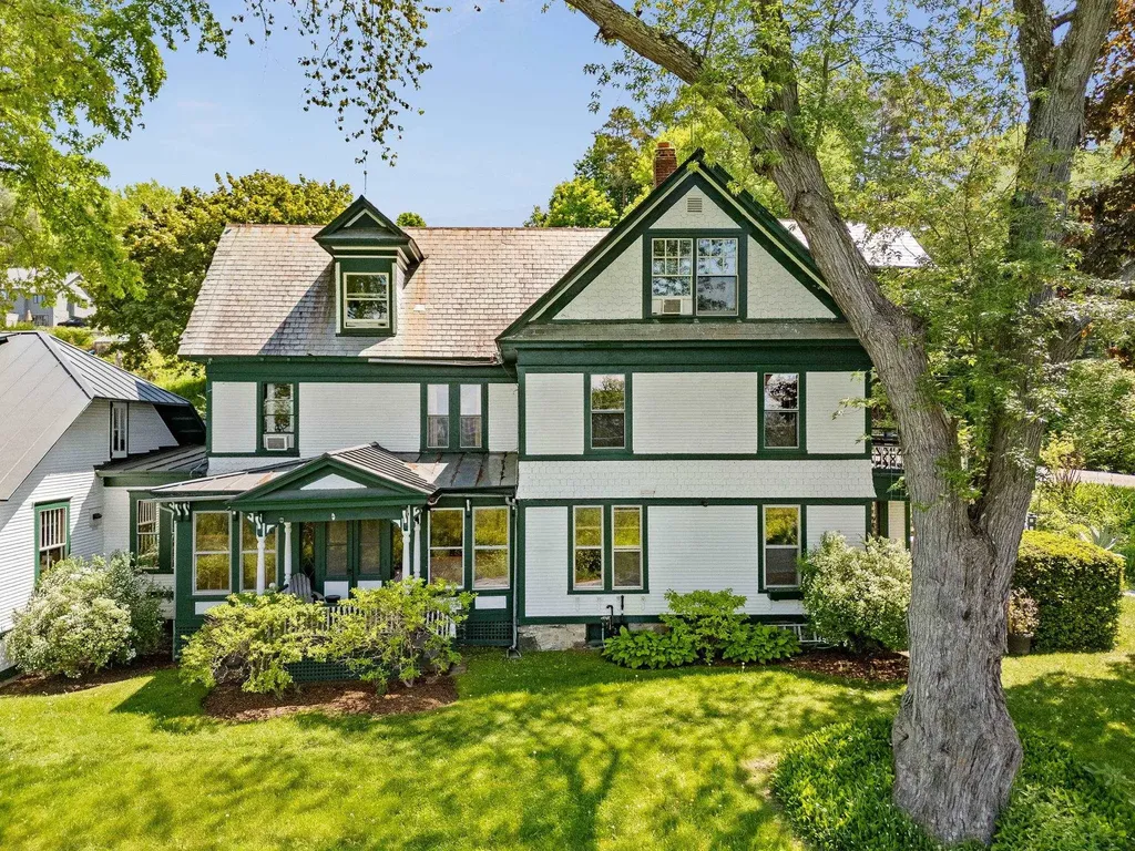27 Inn Road Charlotte VT 05445