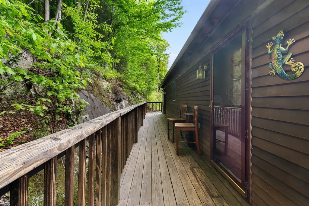 25-27 Gingko Lane Brattleboro VT 05301