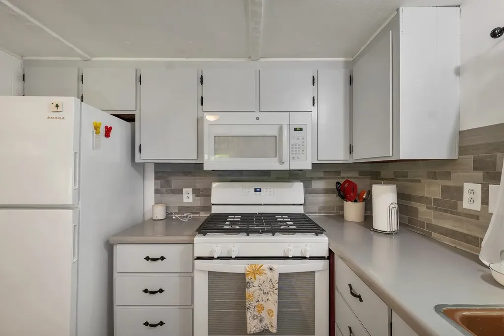 2 Lily Lane Thornton NH 03285