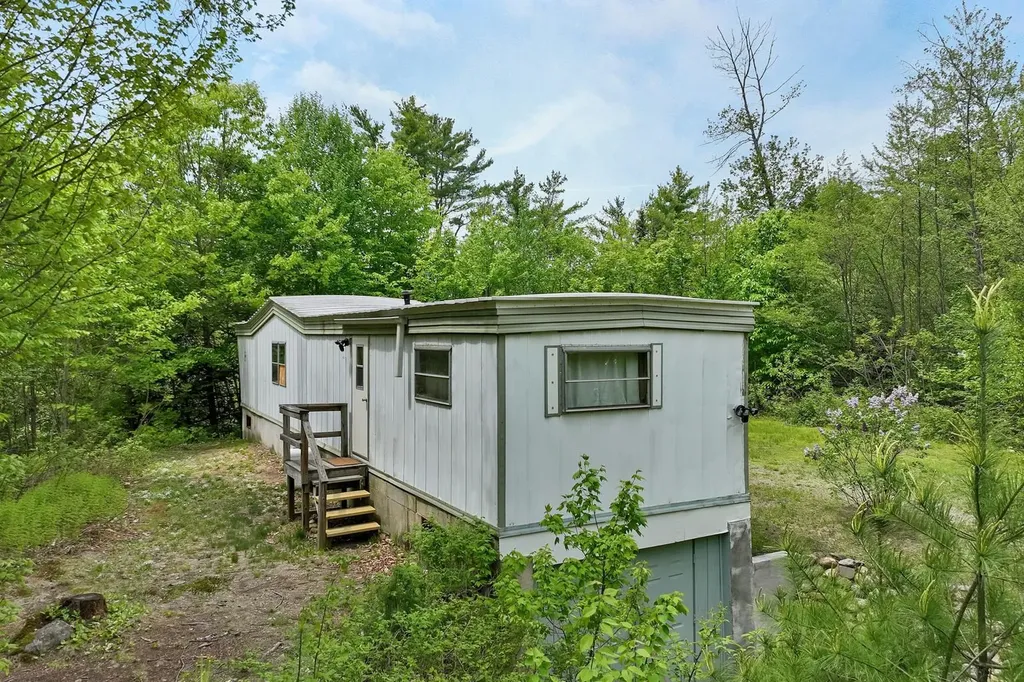 2 Lily Lane Thornton NH 03285