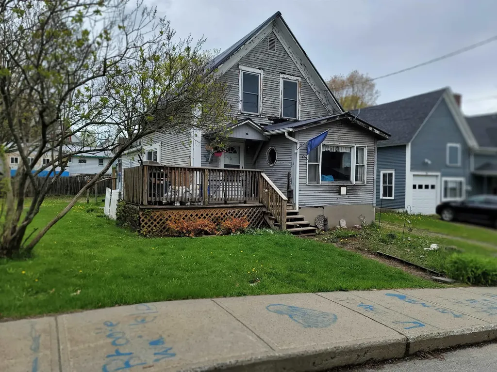 75 Indian Point Street Newport City VT 05855