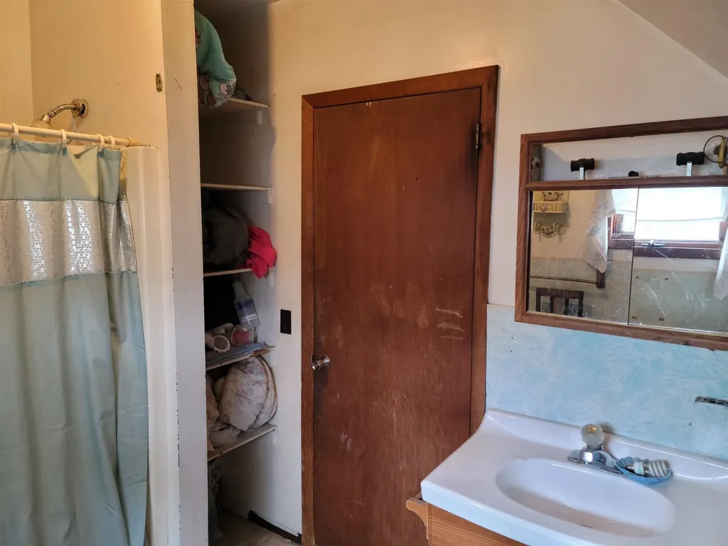 75 Indian Point Street Newport City VT 05855